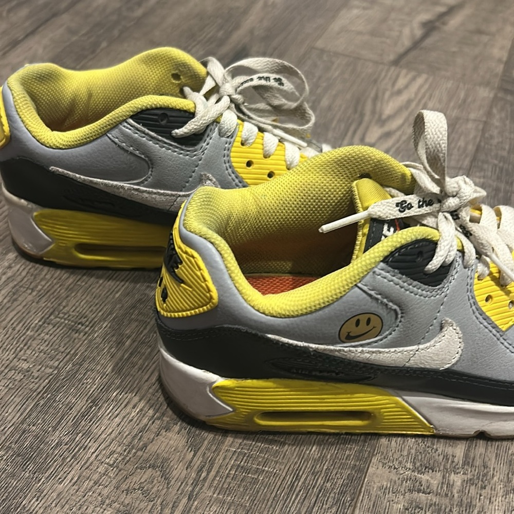 Nike Kids Sneakers in Gray and Yellow